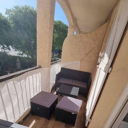 Bel Appartement Avec Balcon Et Parking Prive Le Beausset Exterior foto