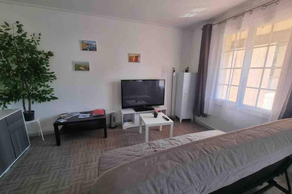 Bel Appartement Avec Balcon Et Parking Prive Le Beausset Exterior foto